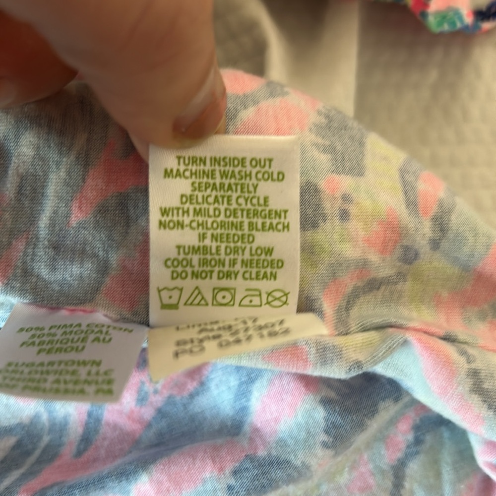 Lilly Pulitzer Britta Knit Tunic Swirling Seadream size XS
PROJECT due to hole - Picture 9 of 16